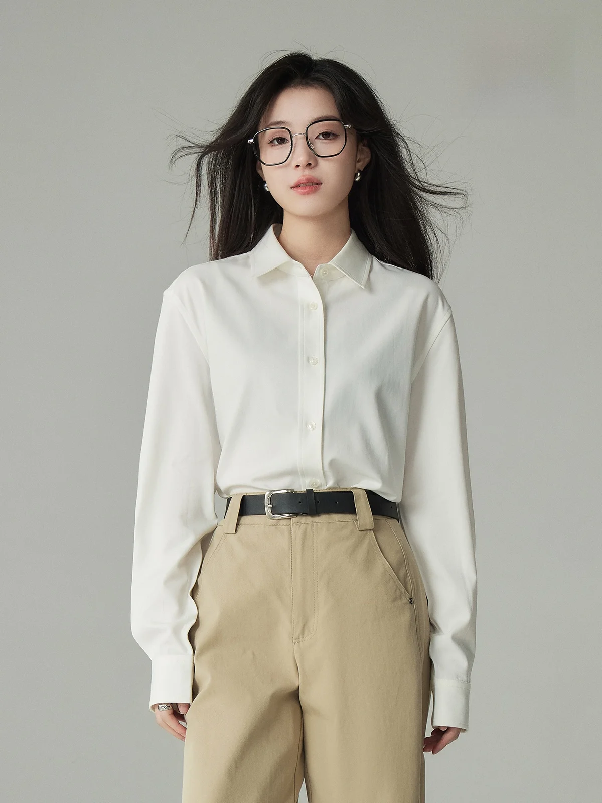 

Классическая белая женская рубашка с длинным рукавом, приталенного кроя, в корейском стиле, с V-образным вырезом и пуговицами, для многослойных образов, для повседневной носки