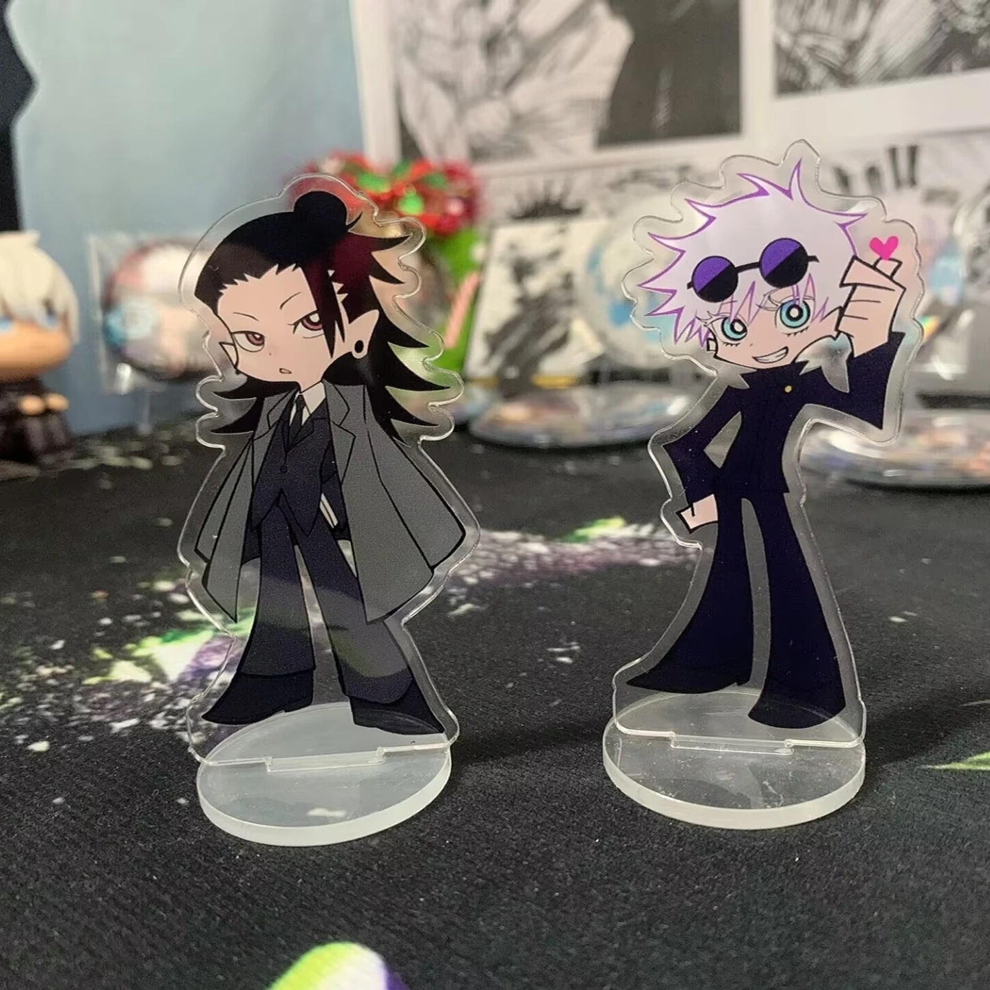 「呪術廻戦」の精巧なアクリル製スタンディングサインには、「五条悟、夏目綾木、伏黒恵」が登場しており、友達へのプレゼントに最適です。