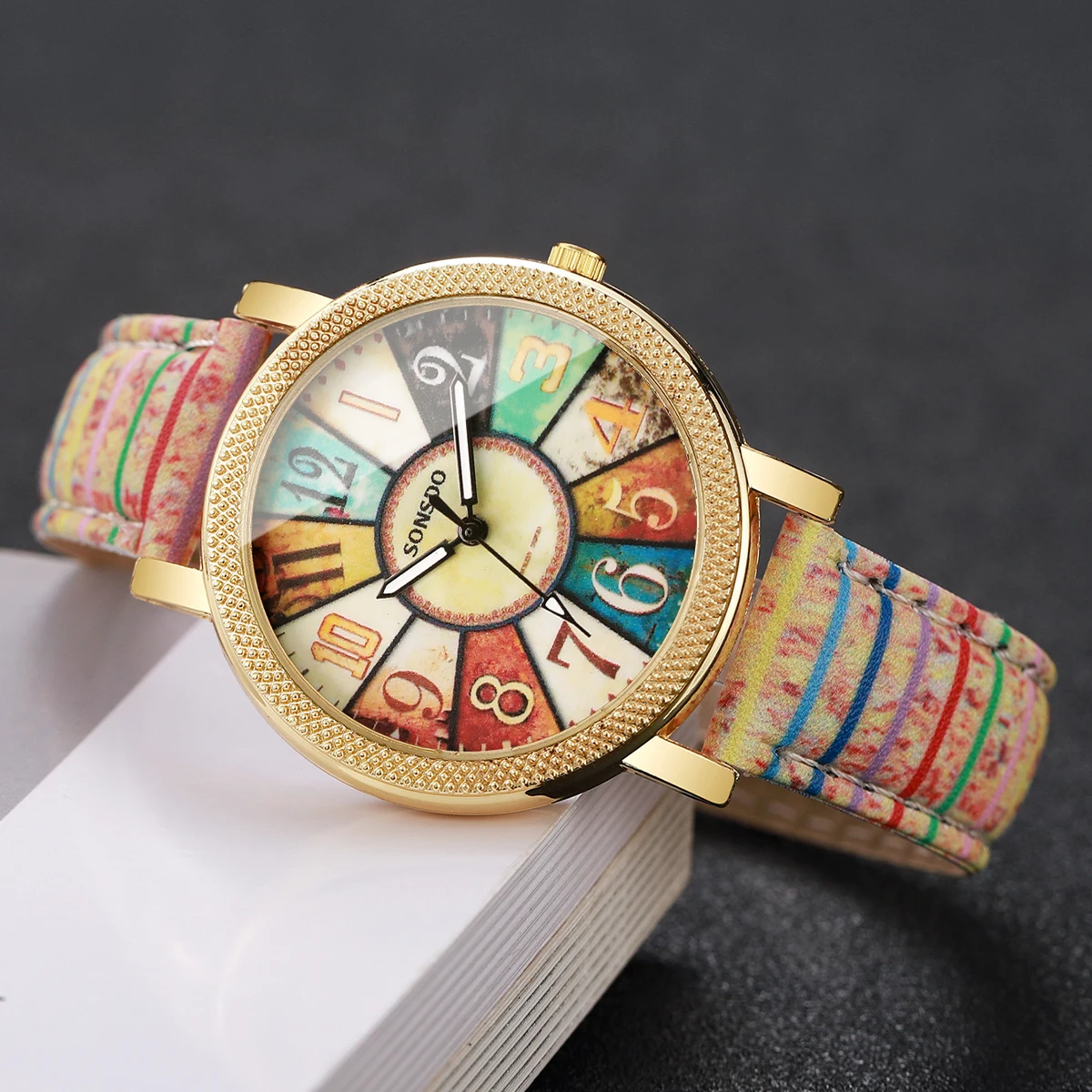 1Pcs Women's Gift Watch Fashion Casual Personality Digital Scale Dial Trendy Temperament Quartz Watch ( Box Not Included)