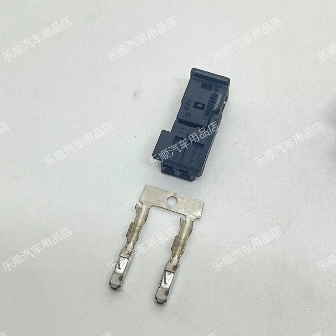 2P plug terminal for B MW 5 Series makeup mirror connector