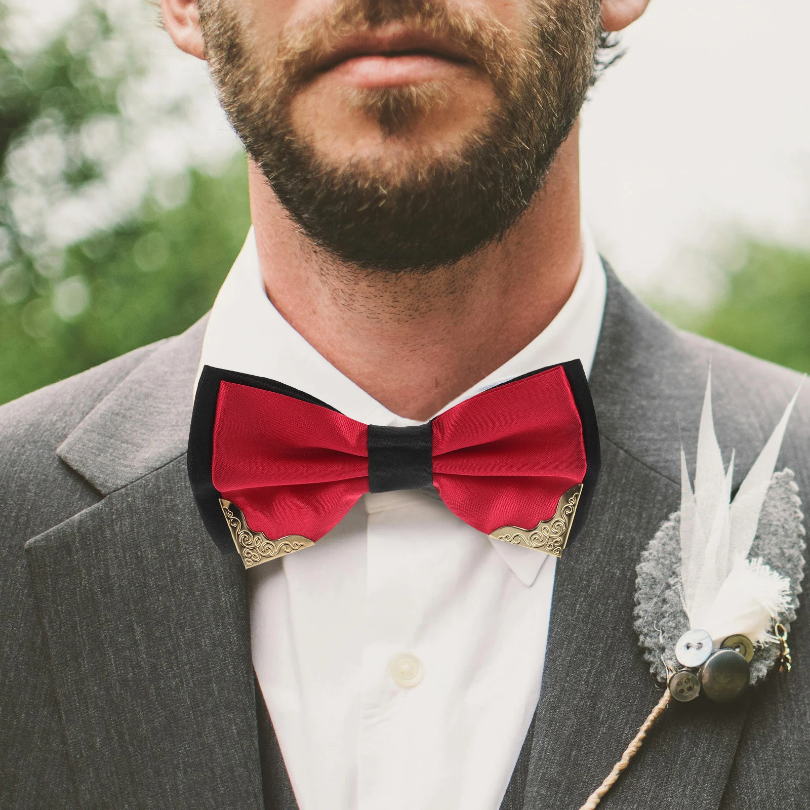 Галстук-бабочка с металлической отделкой