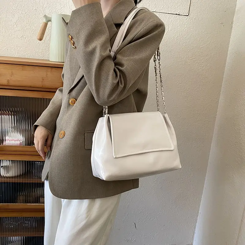 

Autumn Retro Fashion Underarm Bag Female Korean Fashion Casual Large Capacity Shoulder Bag 2025 Niche Hundred Matching Commuter