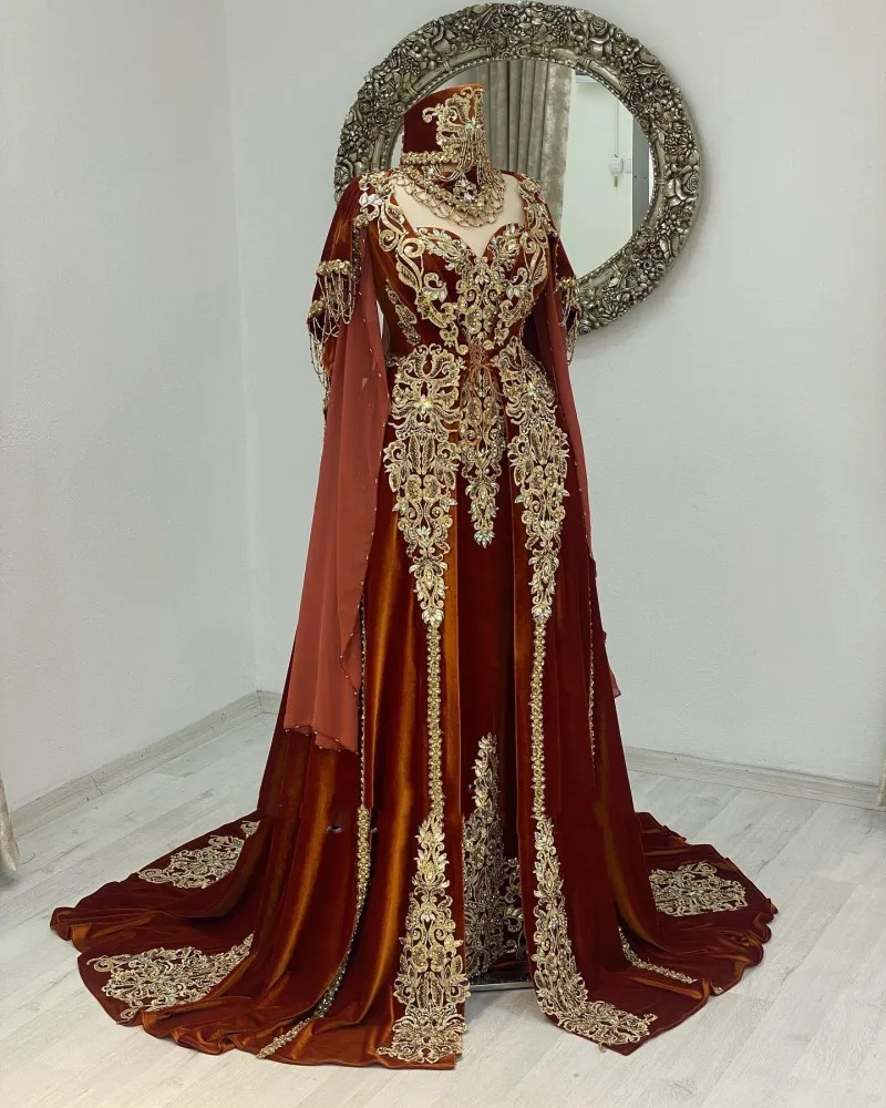 Moroccan Caftan For Weddings 2023 Brown Velvet Evening Dresses Gold Lace Applique Kaftan Prom Gowns with Long Cape Wrap