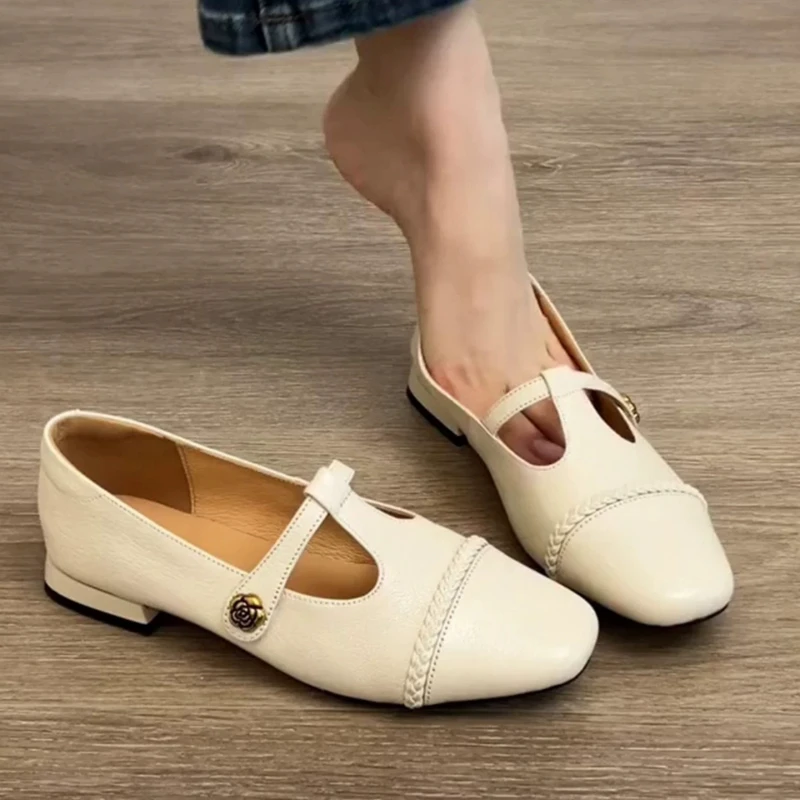 

2025 винтажные нишевые туфли с круглой головкой, роскошная легкая модная женская обувь, застежка на одной пуговице и полая подошва