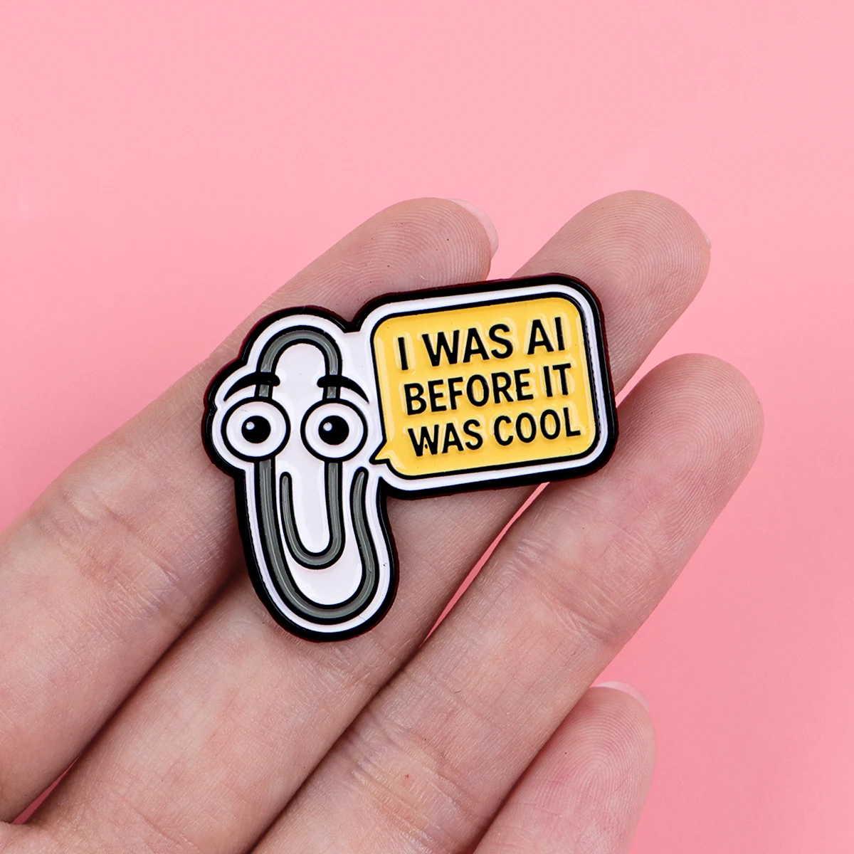 I WAS AI BEFORE IT WAS COOL Emaille-Pin mit Zitaten, Brosche, Anstecknadel, Abzeichen für Rucksack, Kleidung, Accessoires, Modeschmuck, Geschenke – Detail 1
