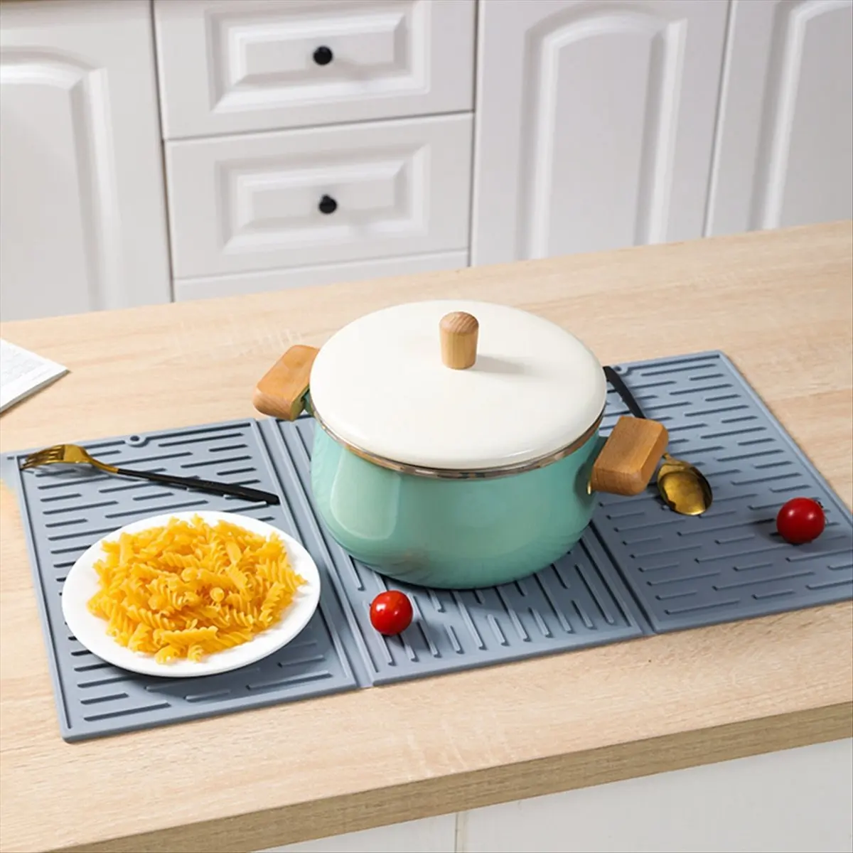 【ABODE】Pink Foldable Tri-Fold Tableware Drying Mat Silicone Draining Mat for Kitchen Counters