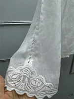 Chemisier fin en ramie blanche pour femme, broderie en dentelle ajourée, légèrement transparent, manches évasées, style pull. 5
