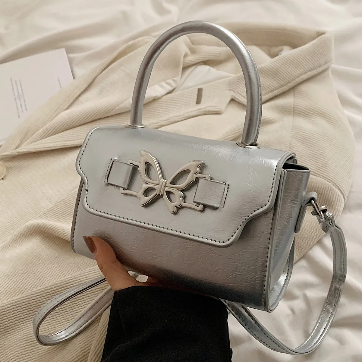 

2025 Bow Square Bag Womens Elegant Shoulder Crossbody Instagram Chic Handheld Purse Soft Aesthetic Mini Tote