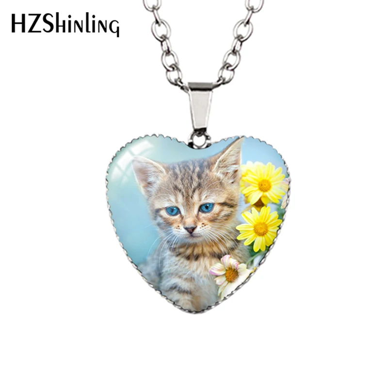 2023 New Cute Cat with Flowers Pendant Necklace Lovely Cats Glass Dome Handmade Jewelry Heart Pendants Gift Women