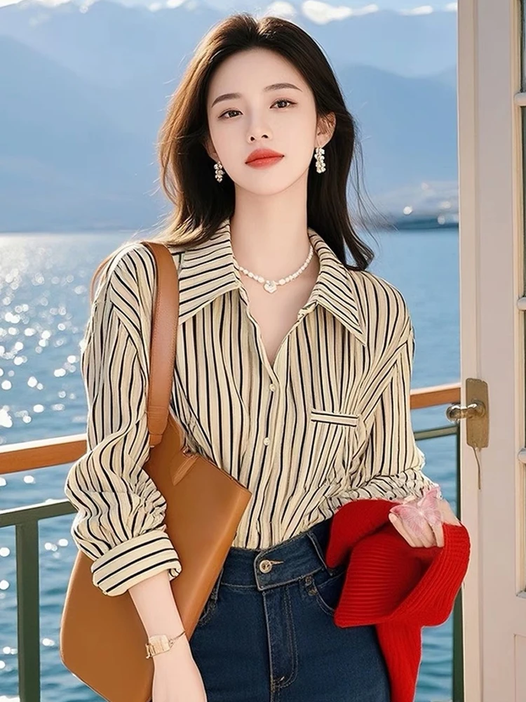 

Шикарная осенняя женская блузка в корейском стиле с асимметричным полосатым узором, на одной пуговице, с длинным рукавом, стройнящая, омолаживающая