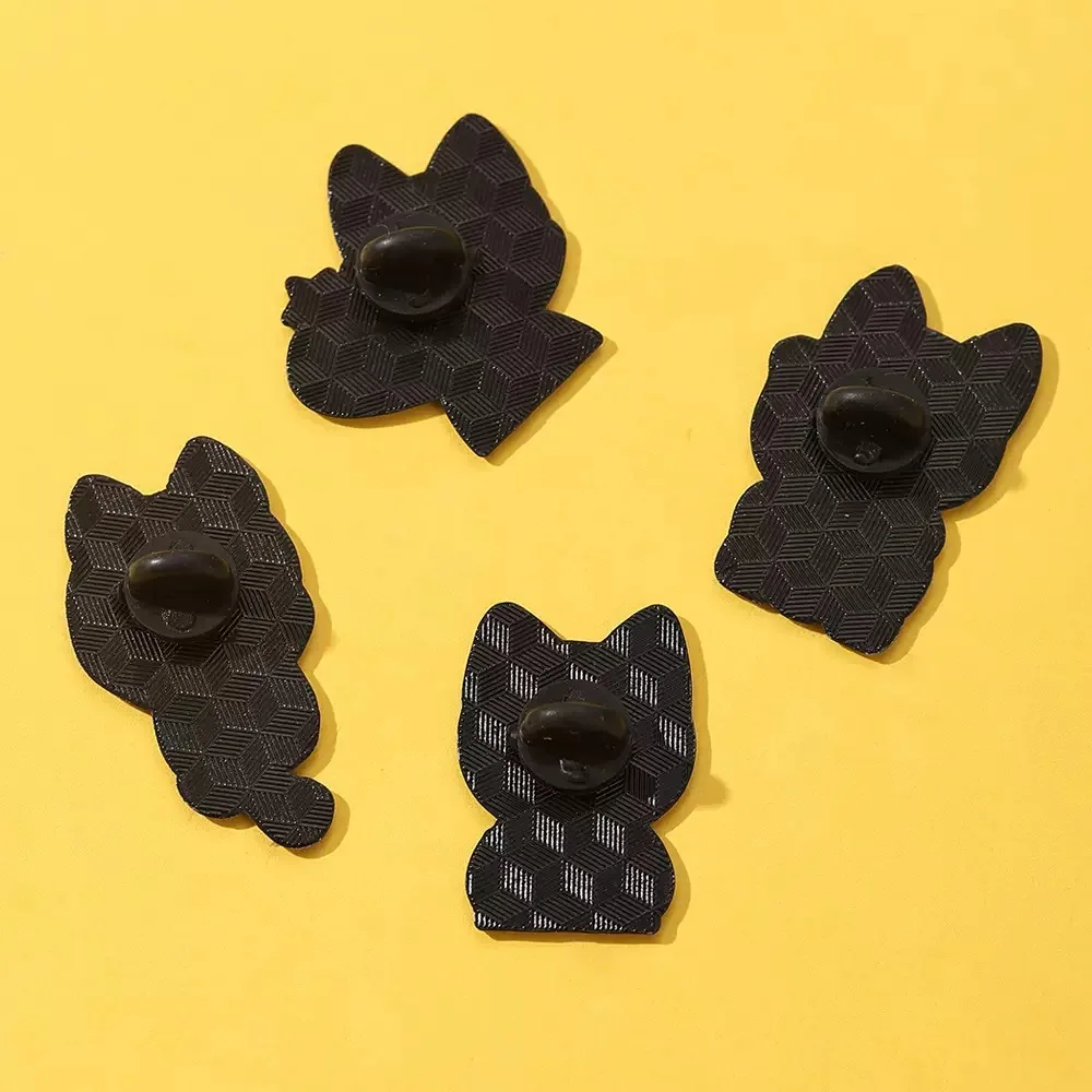 4-piece set of cartoon lucky cat for wealth and good fortune: clothing, hat, backpack, brooch, badge, accessories, gift