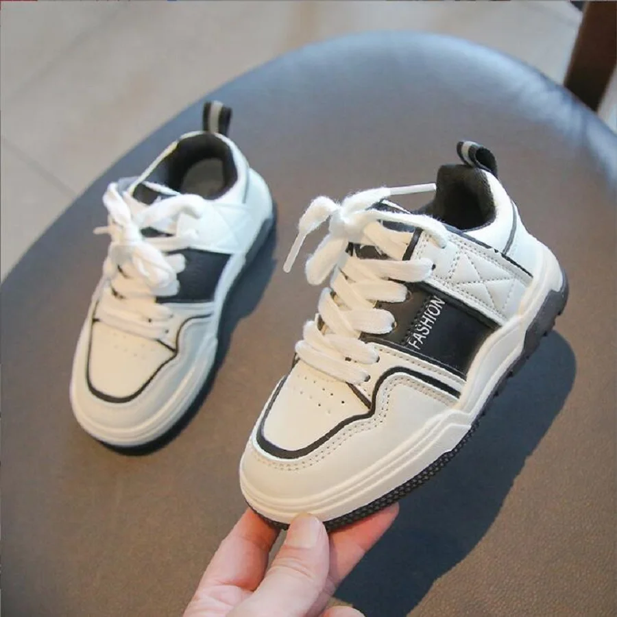 

Children's Cricket Shoes 2024 Autumn New Girls' Versatile Breathable Sports Shoes Boys' Soft Sole Casual Flat Bottom White Shoes