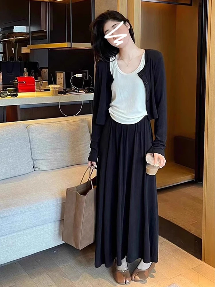 

Модный повседневный корейский комплект из футболки, кардигана и юбки для осени и ранней зимы, создающий ощущение высокого класса