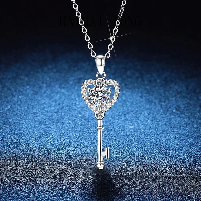 

HAIMAITONG PT950 Platinum Cross-border Necklace Moissanite Necklace T Home Love Key Pendant 1 Carat Moissanite Necklace Wholesal