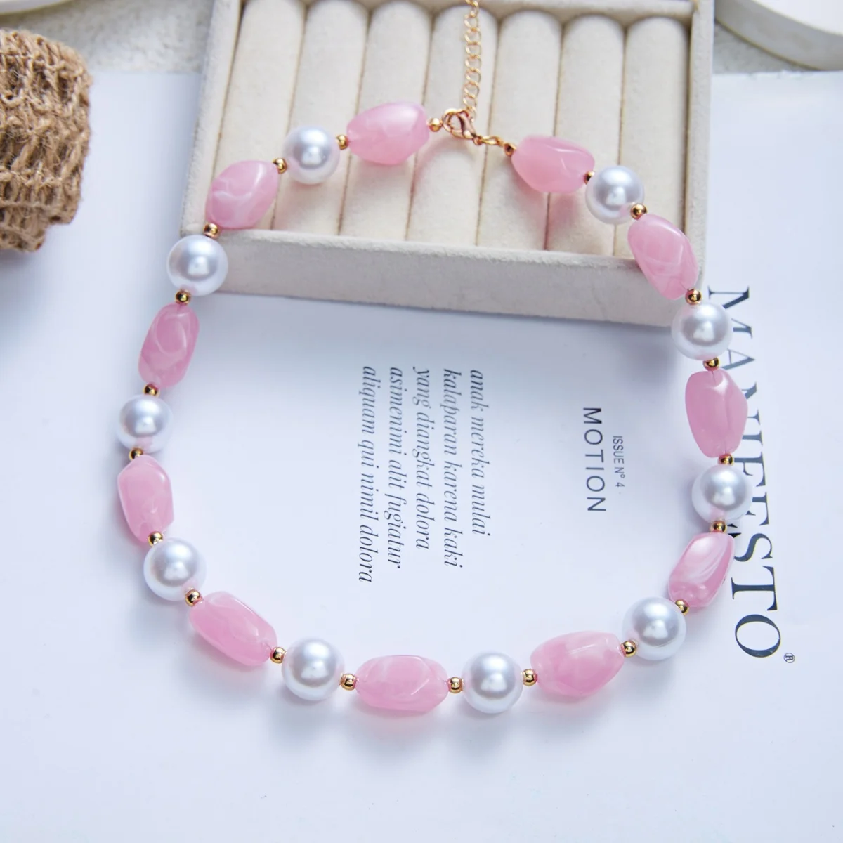 Französische sanfte barocke Halskette mit simulierten Perlen aus rosa Harz für Damen und Herren, elegante, süße, unregelmäßige Perlen, Choker-Schmuck, Geschenk – Detail 21