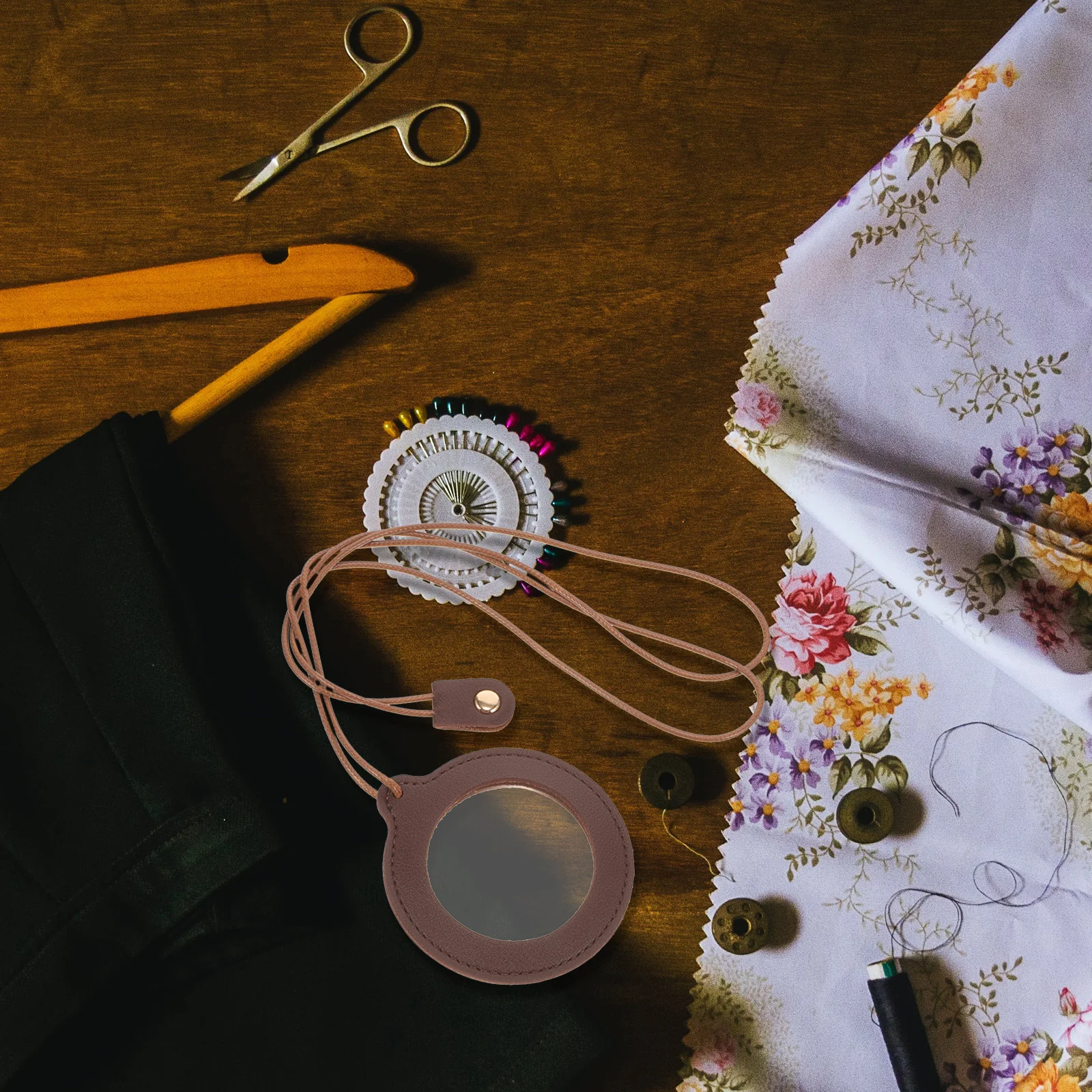 

Hanging Magnifying Tool Flexible Tube Portable Neck Magnifier for Embroidery Sewing Reading Craft Work High Definition Lens