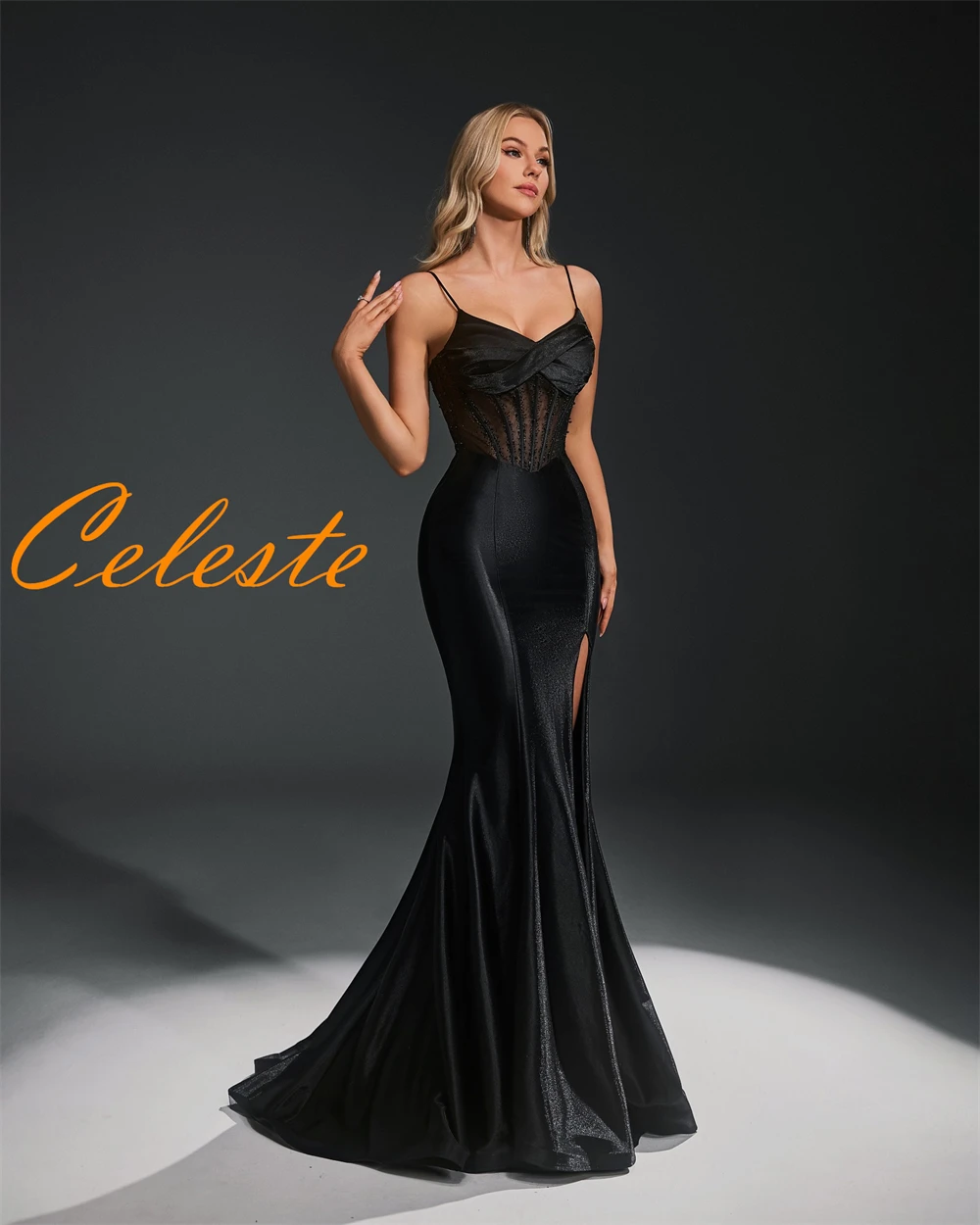 Aangepaste zeemeermin zwart satijnen avondjurken Mode mouwloze homecoming-jurken Moderne rechtertrein Jurken voor speciale gelegenheden