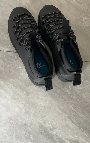 High Quality Outdoor Sports Mens Hiking Shoes Mountaineering Shoes Hiking Shoes Durable Lace Up Mountaineering Hunting Sneakers