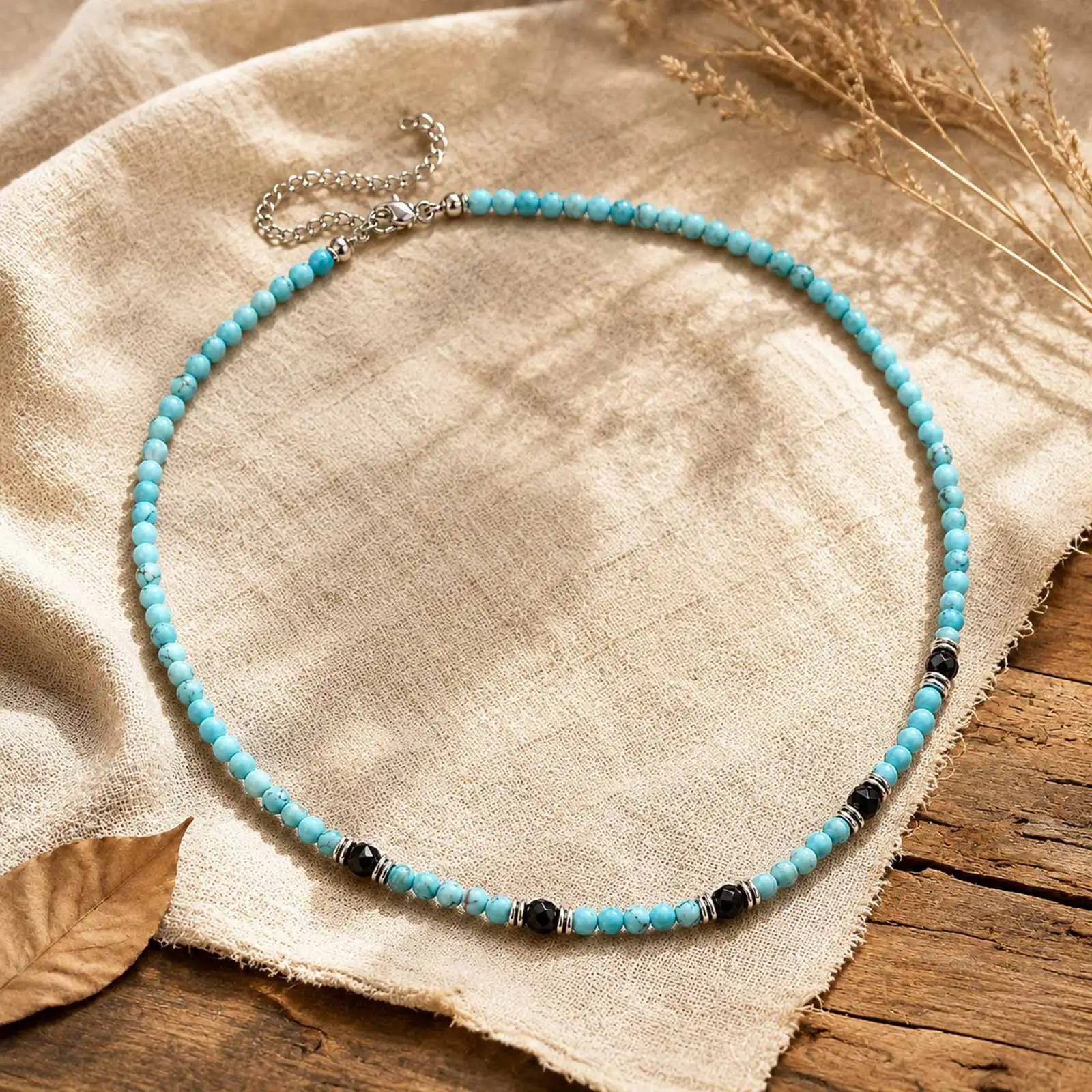 Neue Herren-Halskette im Bohème-Stil mit Türkisperlen, Lässiger Sommer-Choker aus Handgefertigten Rocailles-Perlen, Urlaubs-Schmuck für Männer – Detail 4