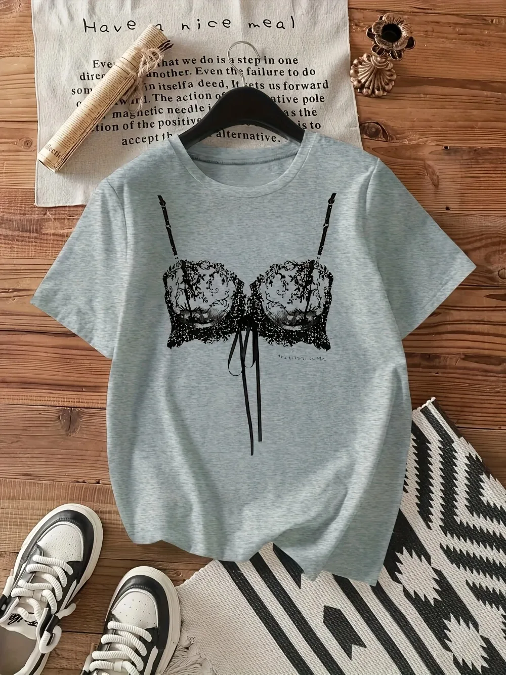 Lässiges weißes Kurzarm-T-Shirt für Damen mit weißem Lingerie-Print, ästhetische Mode, Harajuku Kawaii T-Shirt, Y2K-Kleidung ﻿ – Detail 5