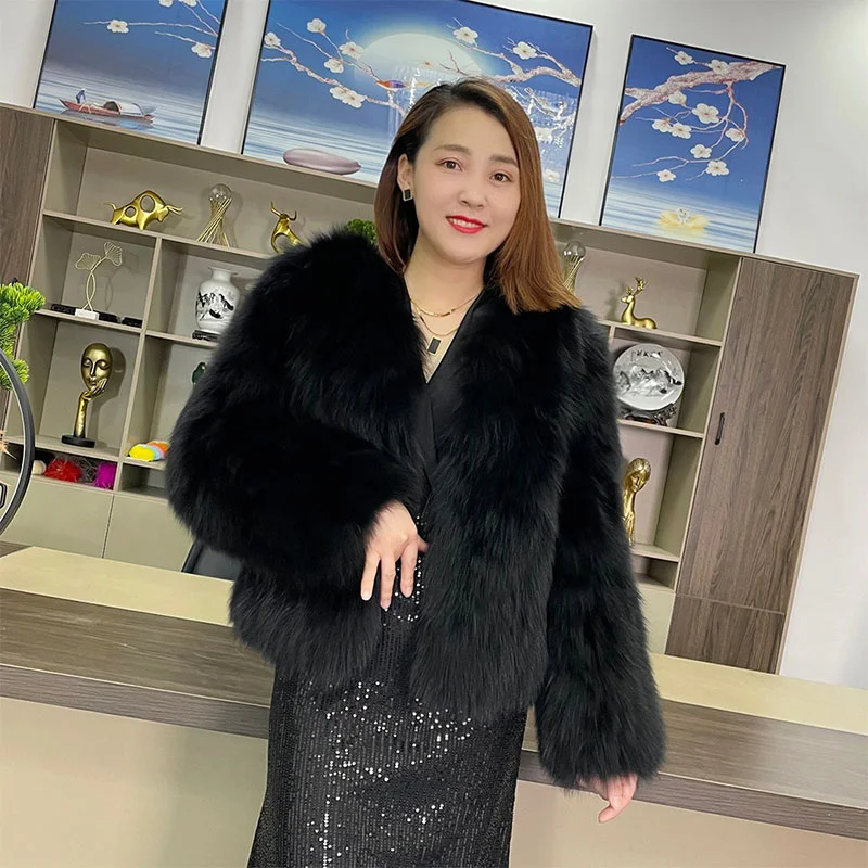 

Winter Short Women's V-neck Korean Edition Coat With True Fox Hair Fashion Banquet High End Charm Fur Coat 2023