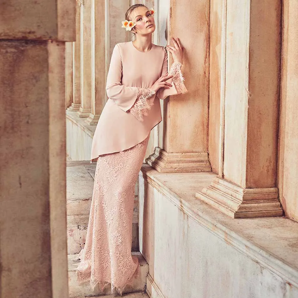 

Pale Pink Mother of the Bride Dress for Weddings 2022 O Neck Elegant Wedding Guest Gown for Women Long Sleeves Lace Evening Gown