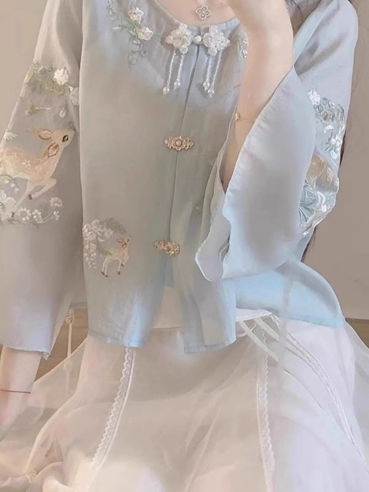 Nieuwe Chinese Sle Geborduurde Zomer Outfit Dames Zachte Sle Tweedelige Set Met F Rok Or S Sve Ronde Ne knop