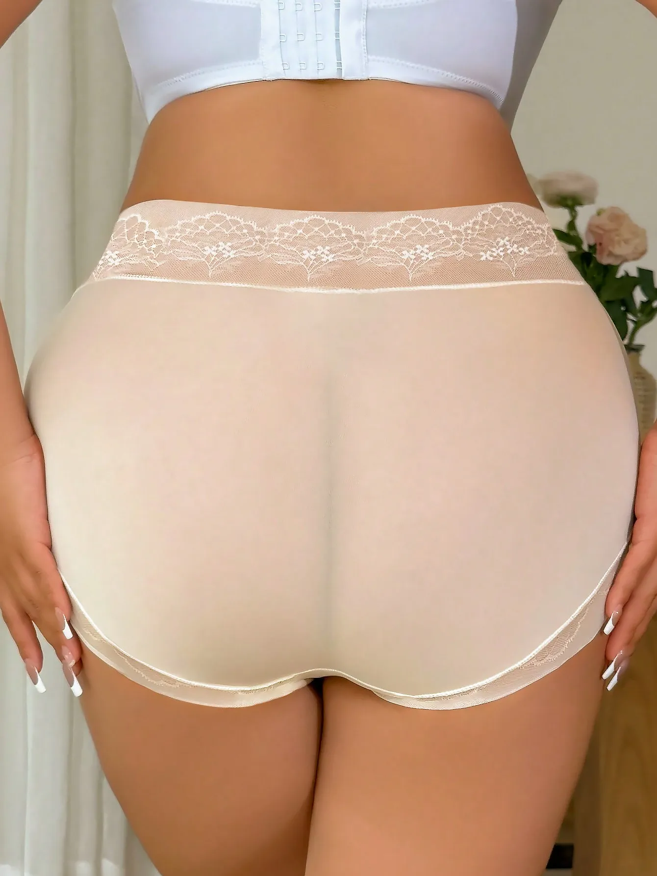 1 buah celana dalam berenda berukuran besar yang ringan dan bernapas untuk dipakai sehari-hari, pakaian dalam wanita dengan pinggang sedang