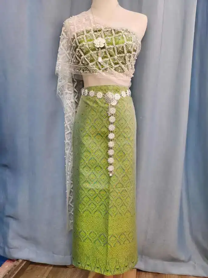 

Ju Jingyi, A Star, Became An Internet Celebrity With The Same Style Of Xia Dai Thai National Costume, And The Dance Was Filmed