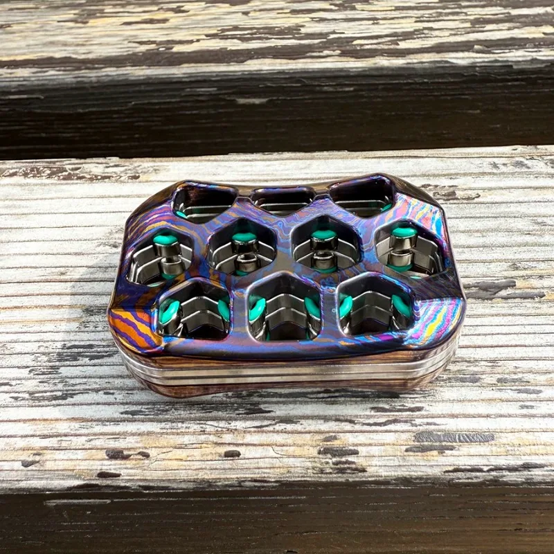 Totalmente scavato rospo EDC posizione infinita zirconio cavallo magnetico in metallo punta delle dita push card giocattolo da tavolo di decompressione