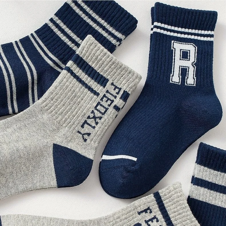 5 Paar Baumwollsocken für Jungen, gestreifte Sportsocken mit Schriftzügen, atmungsaktive, weiche Wadensocken für den täglichen Gebrauch von Kindern – Detail 4