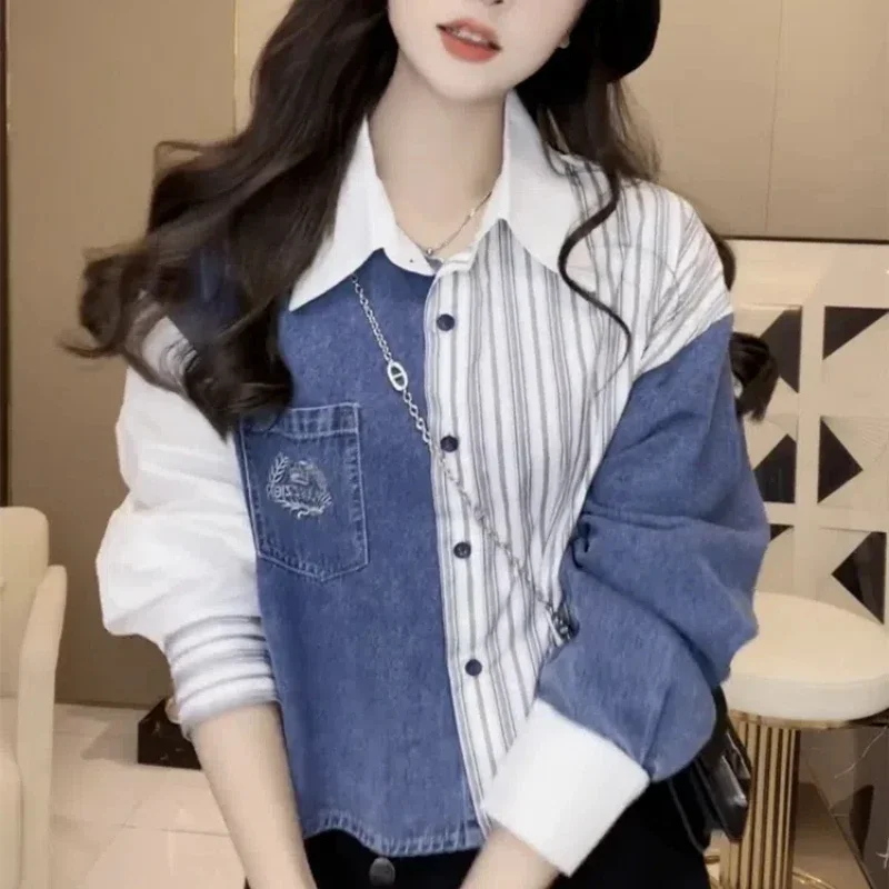 

Корейские весенне-осенние новые блузки, женские полосатые джинсовые рубашки с принтом и карманами на пуговицах, свободные рубашки с длинными рукавами