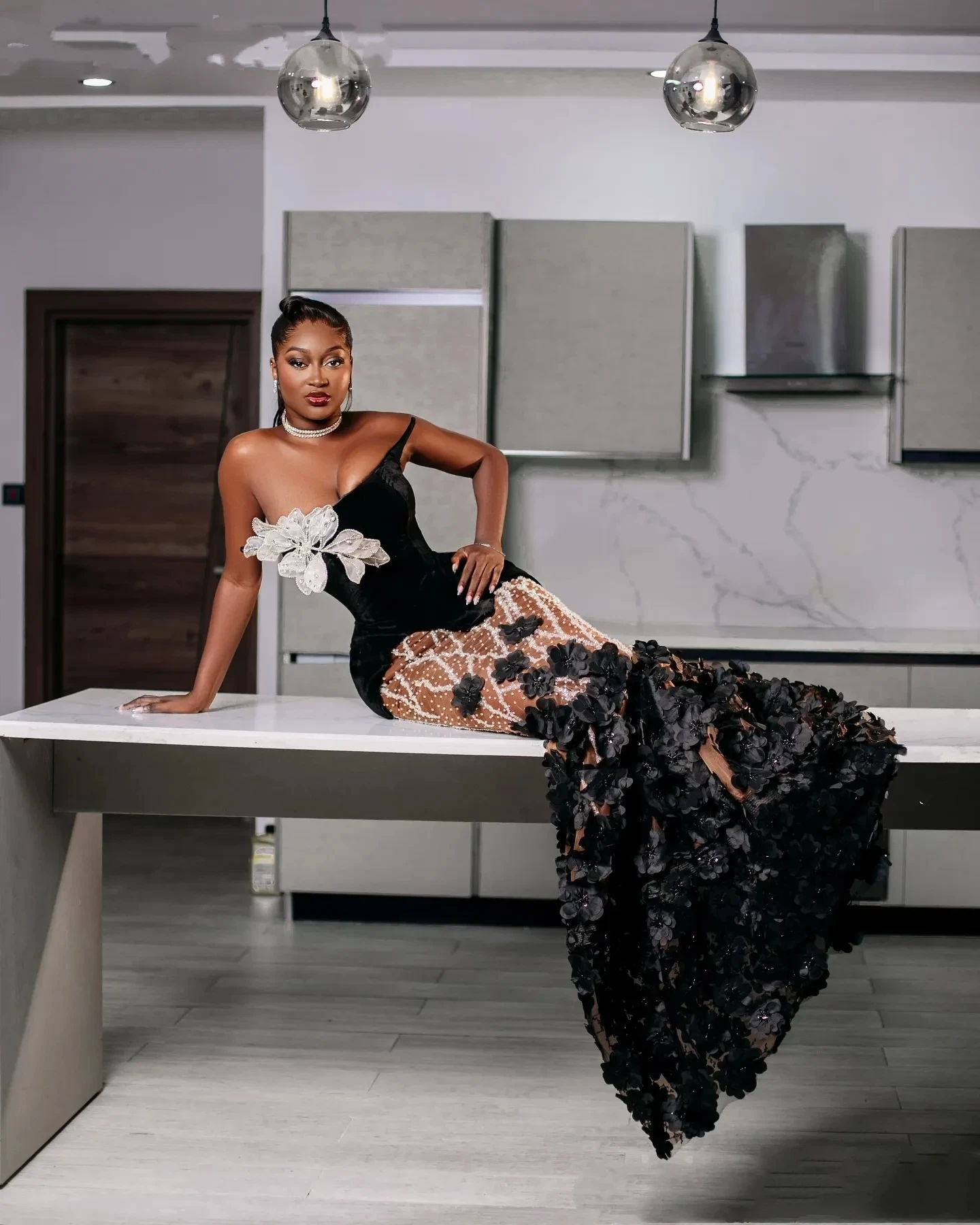 Black Velvet Mermaid Evening Dress For Black Women One Shoulder White 3D Floral Mesh Rhinestone Prom Dress 2026 Customized