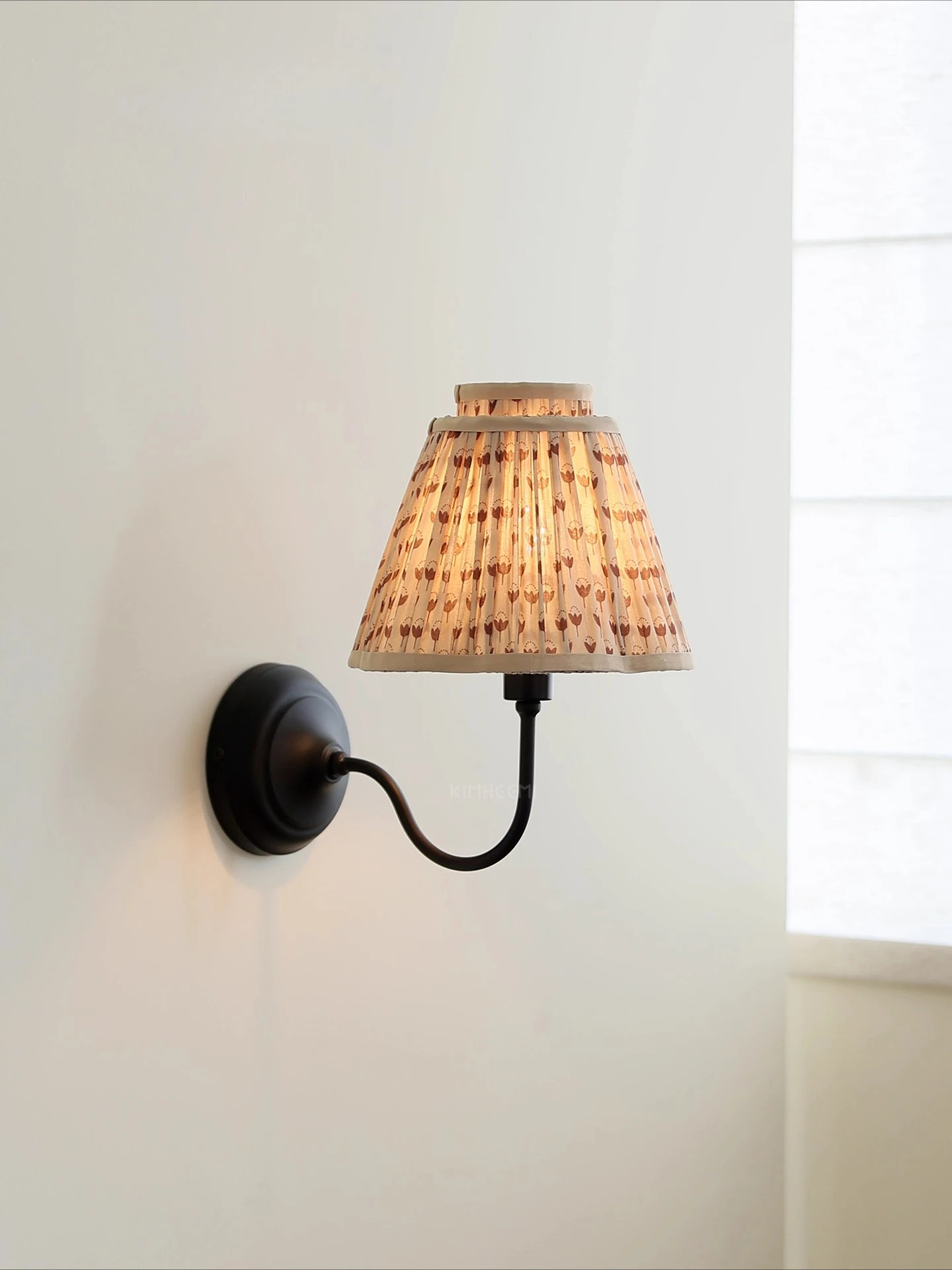 French retro wall lamp bedroom bedside medieval American high-end rose print homestay girl decorative atmosphere lamp