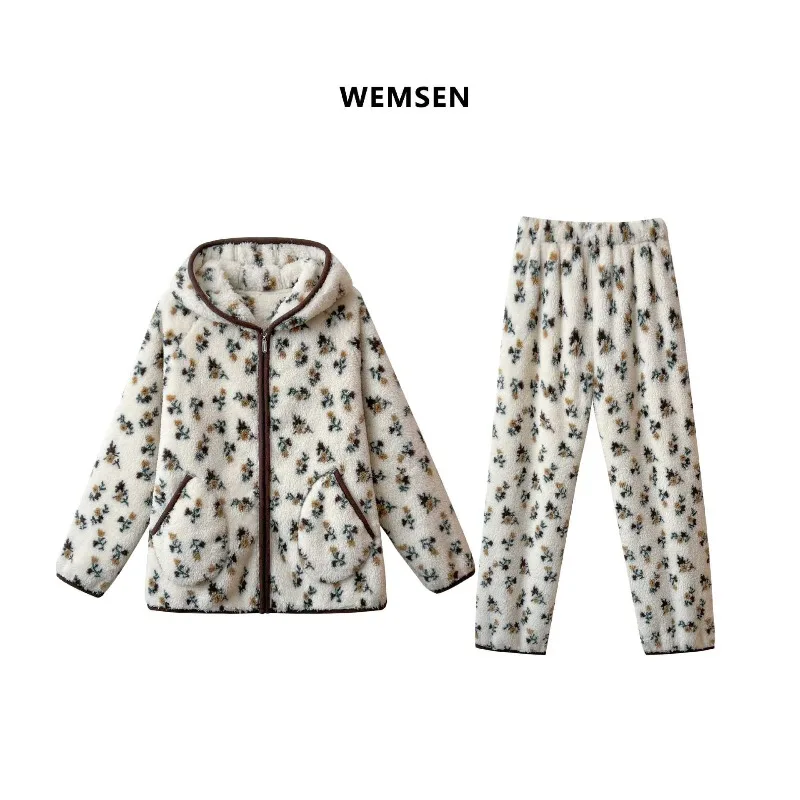 Winter Fashion Set of Double-sided Coral Fleece Thickened Pajamas for Women with Floral Prints, Loose Laid-back, Furry Home Wear