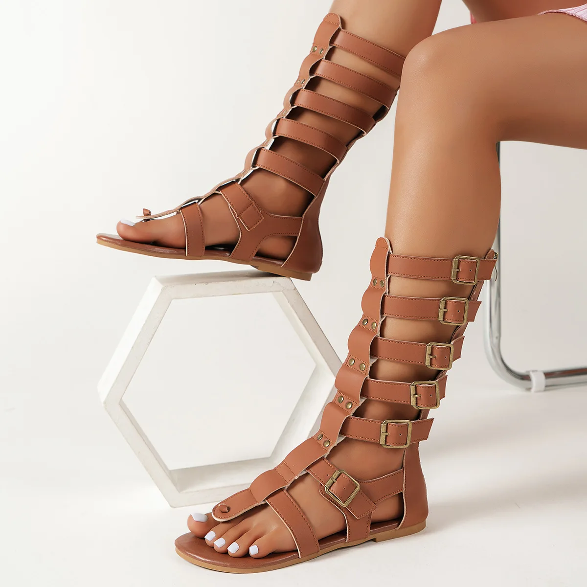 

Fashion Buckle Decor Gladiator Shoes Plus Size Cross Band Flat Sandals for Women 2025 Summer Clip On Mid-Calf Sandals Woman
