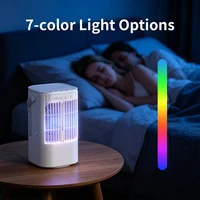 Le refroidisseur d'air de bureau possède trois vitesses de ventilateur réglables, un fonctionnement silencieux et une conception compacte et portable. Il peut être utilisé comme climatiseur personnel dans les chambres, les bureaux et les maisons, et est particulièrement adapté aux peaux sèches en été. 4
