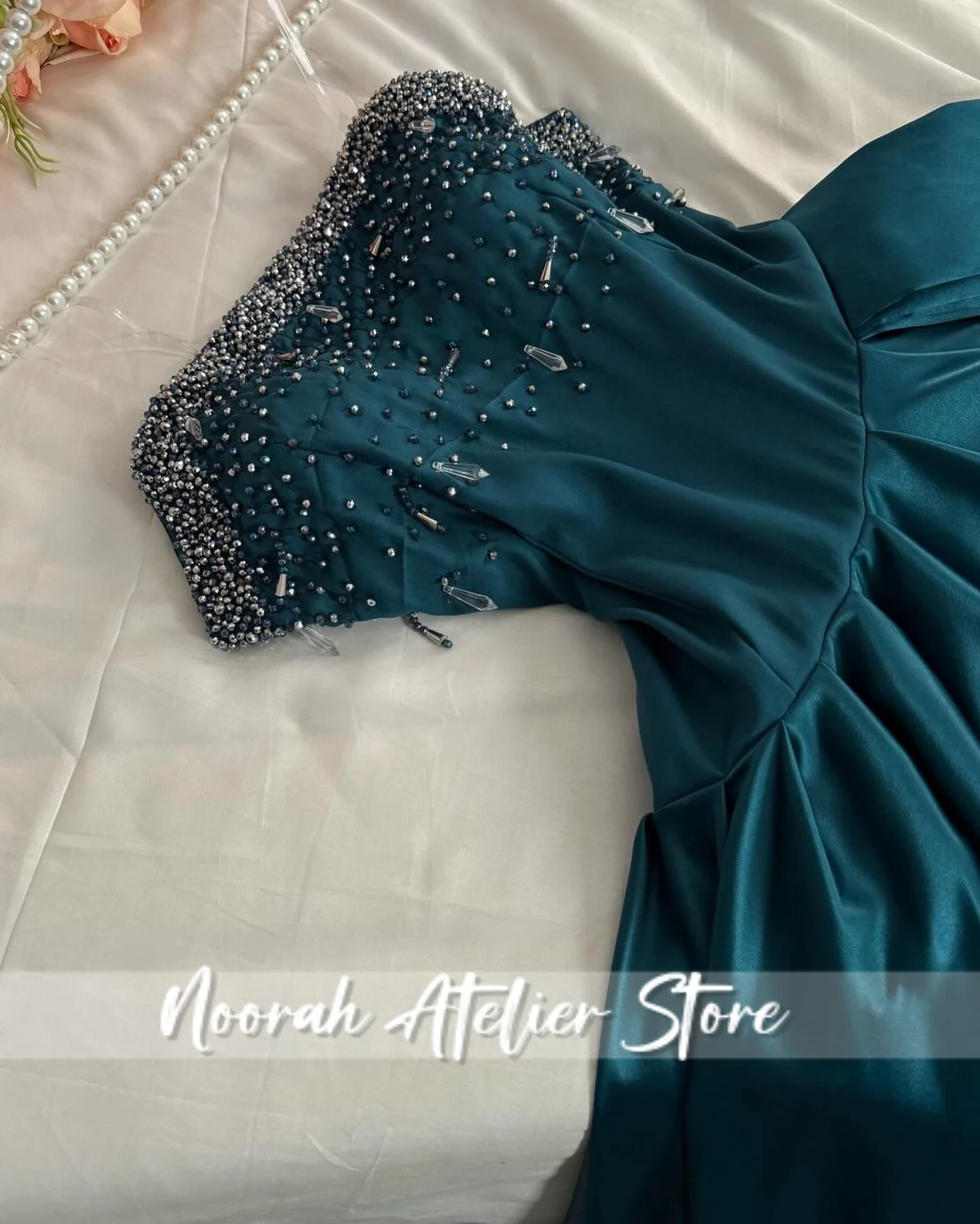 فساتين سهرة فاخرة أنيقة مطرزة بشرابة خضراء بدون حمالات في المملكة العربية السعودية 2025 فساتين زفاف ألين فستان حفلات طويل مخصص