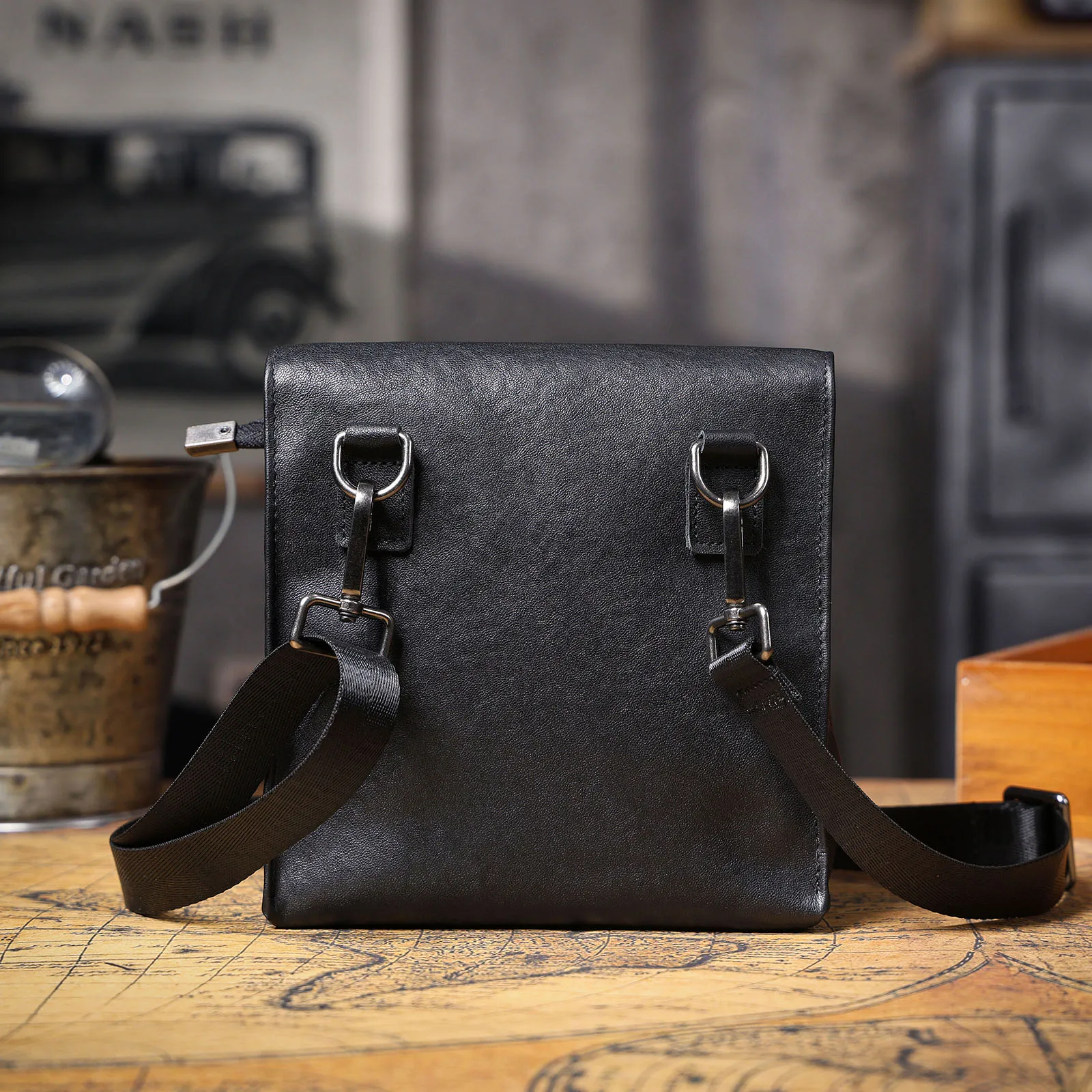 Echte Leder-Umhängetasche für Herren, Modische Brusttasche aus Rindsleder, Pflanzlich gegerbtes Leder, Unisex – Detail 11