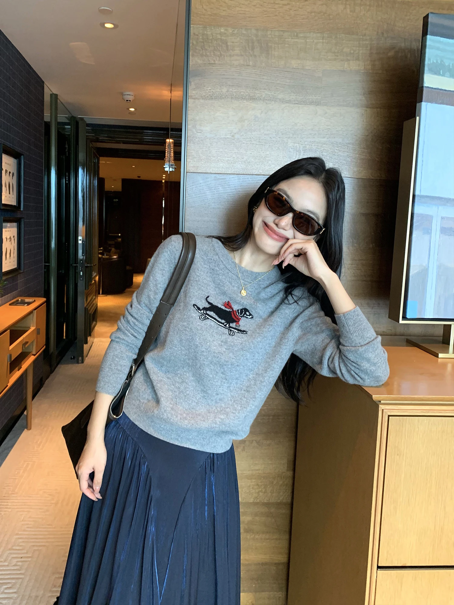 

Корейский шерстяной вязаный свитер Pusumede с длинными рукавами и круглым вырезом, женский, с креативной вышивкой в виде собаки, топ с эффектом омоложения