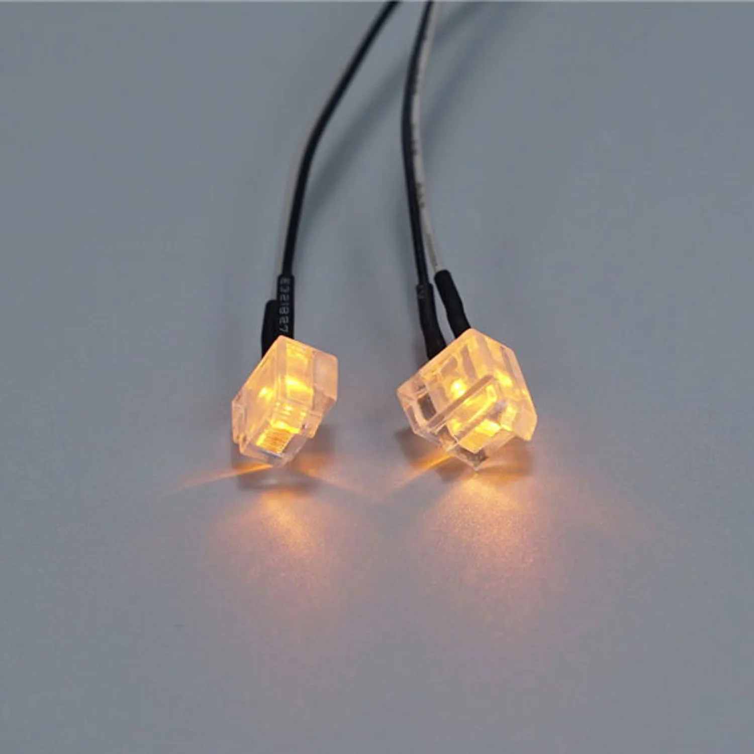 

3V Foot Pedal Light Plastic LED Turn Signal Lamp Part for Toy 1/14 DIY TAMIYAYA Controlled Tractor Truck R620 R470 Vehicle Car