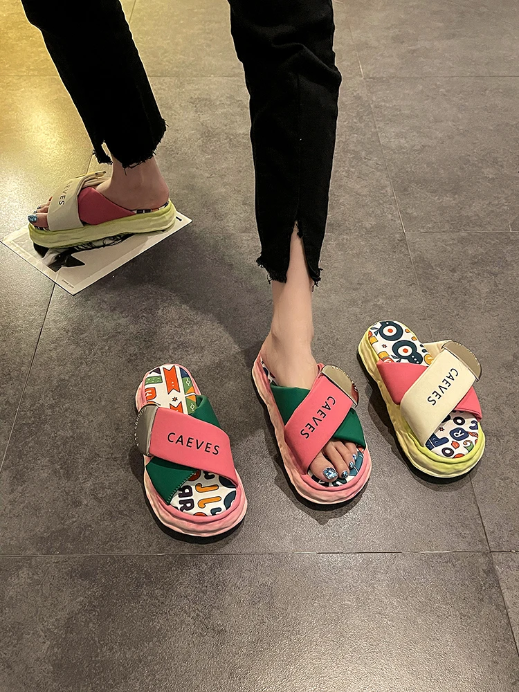 Kapcie gumowe Buty Med Luxury Slides Platform Slippers Women Flat Summer Designer 2024 Graffiti PU Shoes Woman 2024 Slippers S