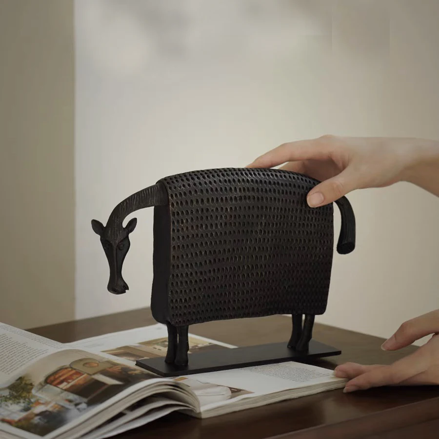 

Современная металлическая фигурка лошади в стиле брони, креативный декор для дома, настольное украшение для кабинета, гостиной, отеля, вечеринки, оригинальный дизайн, абстрактное искусство