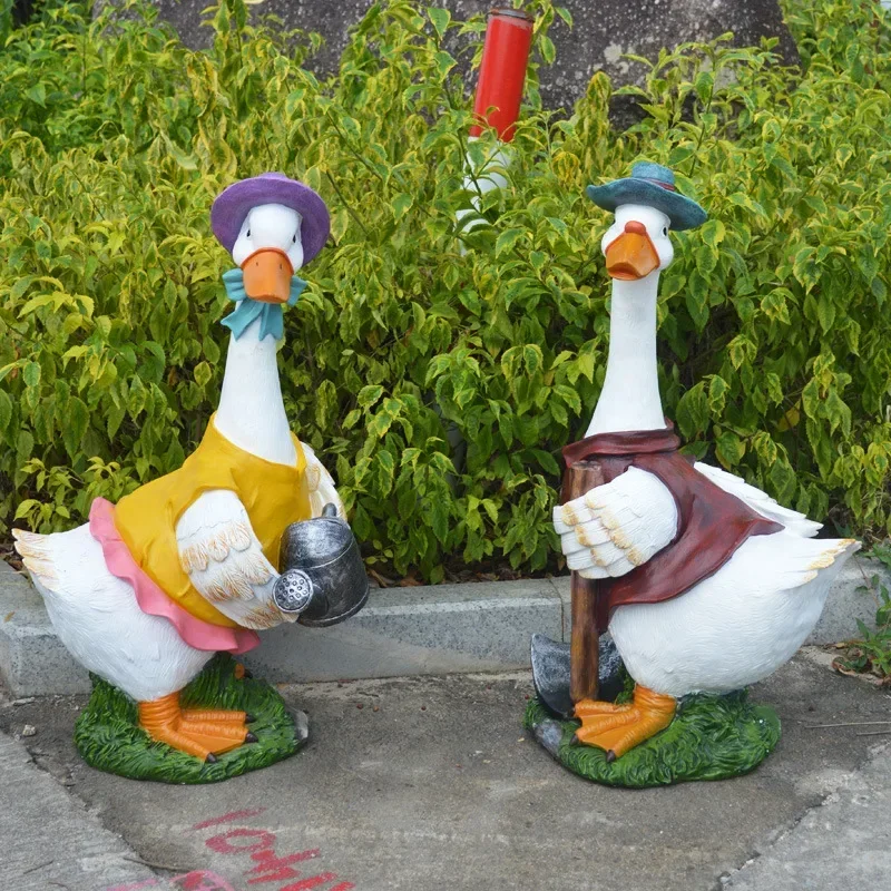 Creative simulation duck ornament, resin villa park forest animal sculpture, outdoor garden garden decoration