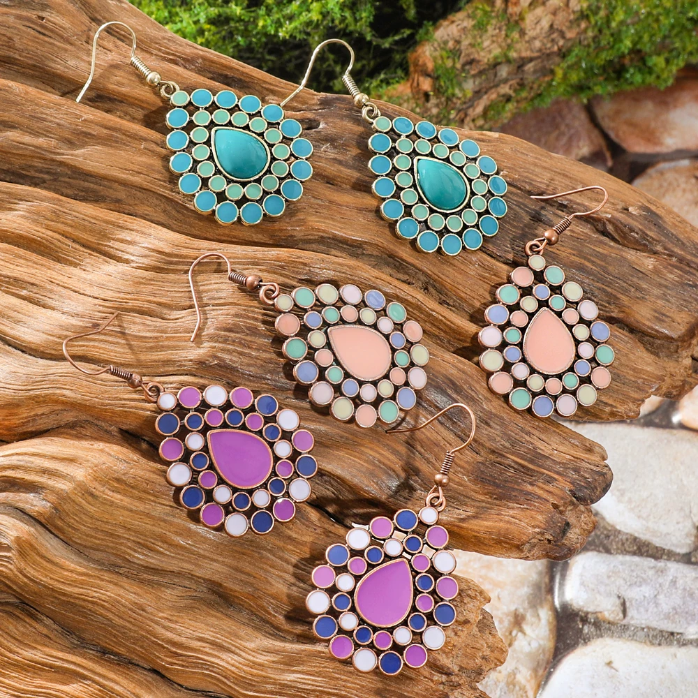 Women's Vintage Dangle Earring - Street Fashion Photography 评论和价格