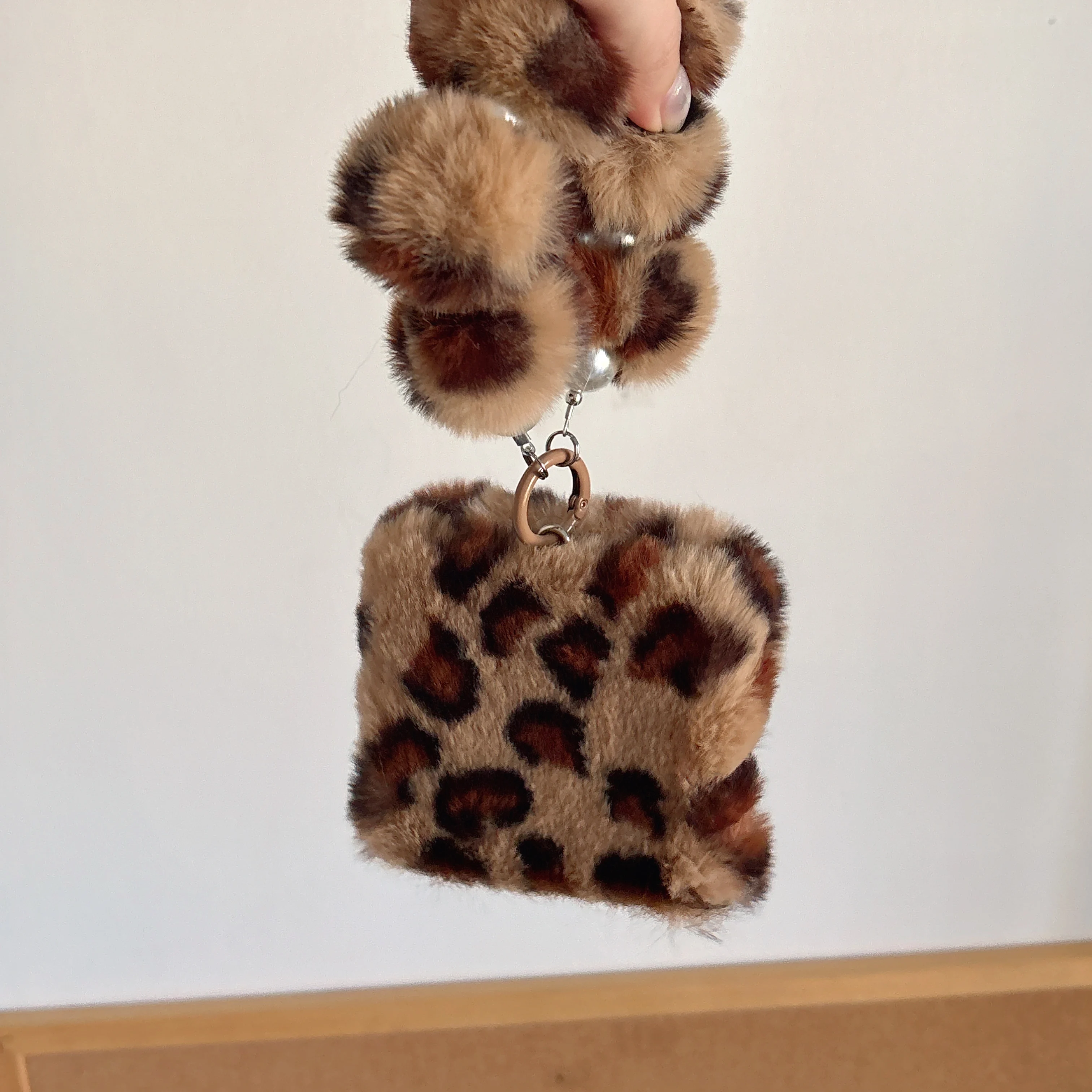 Luxury Unique Plush Elegant Leopard Soft Fur Puff Wrist Strap Phone Case Cover For Motorola Razr 40 50 Moto 2024 Plus Ultra