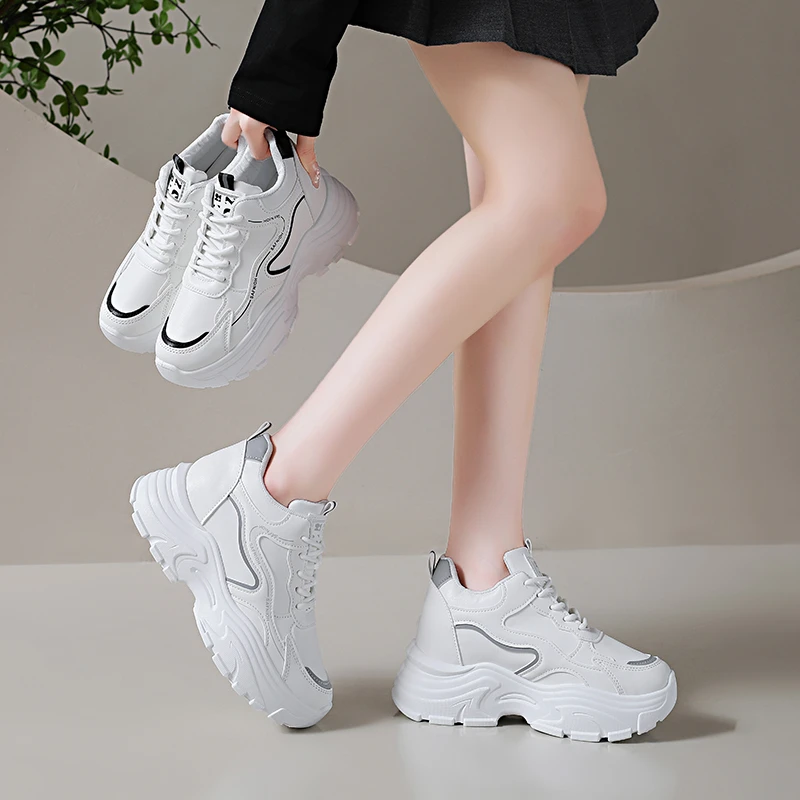 Baskets compensées à plateforme épaisse pour femmes, à lacets, avec talon invisible, antidérapantes, tendance, décontractées, pour la marche quotidienne, style "dad shoes". 1