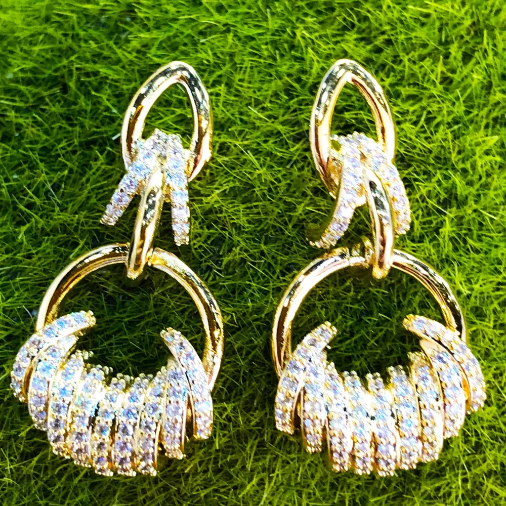 

Soramoore Prong Setting CZ Stones Romantic Earrings For Women Bridal Wedding Party Jewelry New Design Hot Fashion Gift