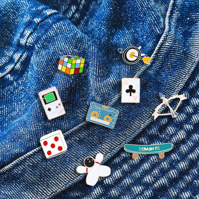 Dice Skateboard Badge Pin Denim Jeans Metal Lapel Pins Cartoon Jewelry Gift For Women Men Friends Funny Game Enamel Brooch Poker