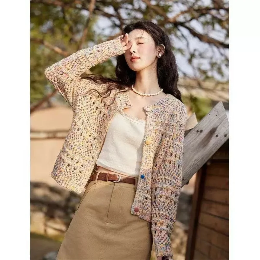 Neue frauen Süße Hohl Strickjacke 2025, Frühling Herbst Taste Einreiher Top Oansatz Strickjacke Koreanische Mode Kleidung